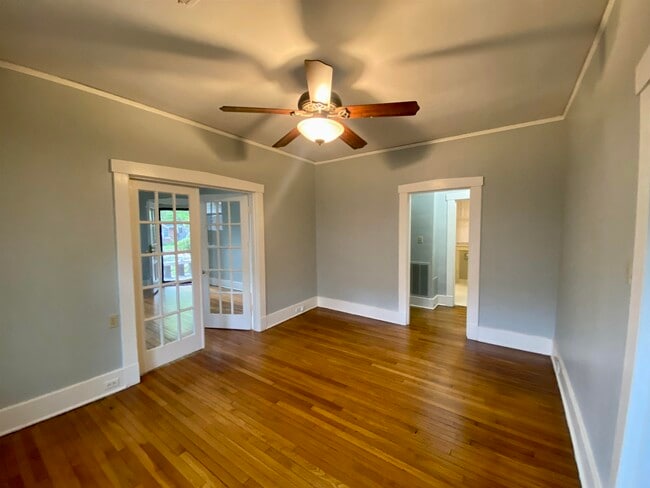 Building Photo - 2307 Evelyn Ave