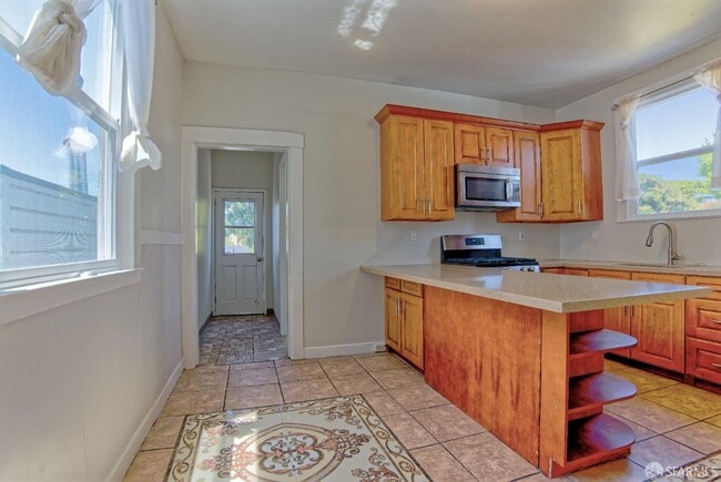 Building Photo - 1218 York St