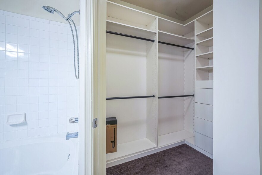 Building Photo - 4551 Strutfield Ln