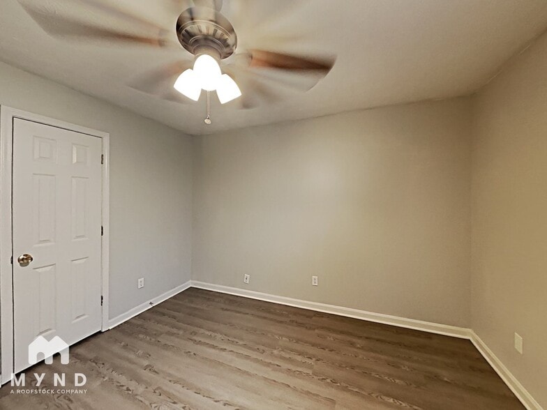 Building Photo - 10125 Village Dr NW