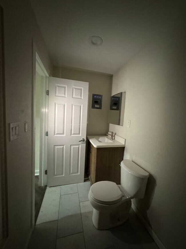 Building Photo - Beautiful Mount Auburn Gem