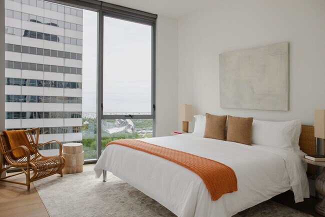 Building Photo - 60 E Randolph St