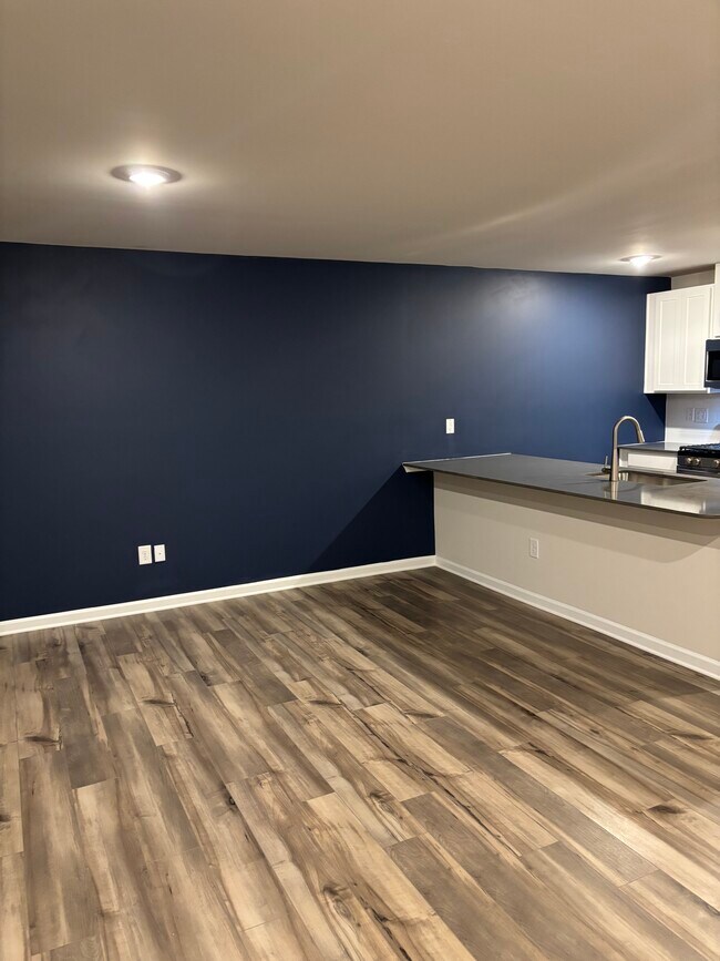 Building Photo - 304 Detroit Ln