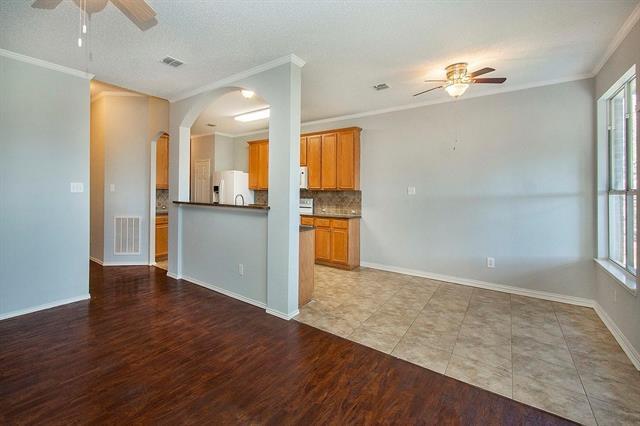 Building Photo - 406 Leameadow Dr