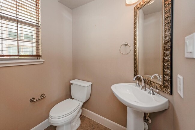 Building Photo - 1113 Peveto St