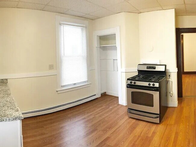 Building Photo - Cozy 1.5-Bedroom in a Vibrant East Boston Neighborhood