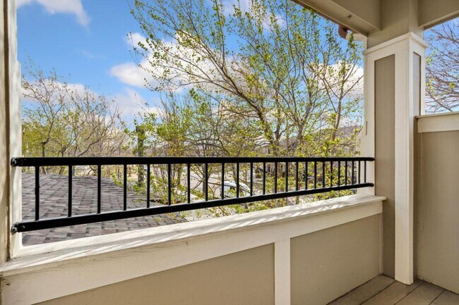 Building Photo - 5014 Brookfield Dr