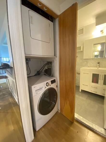 In-unit washer and dryer - 312 E 22nd St