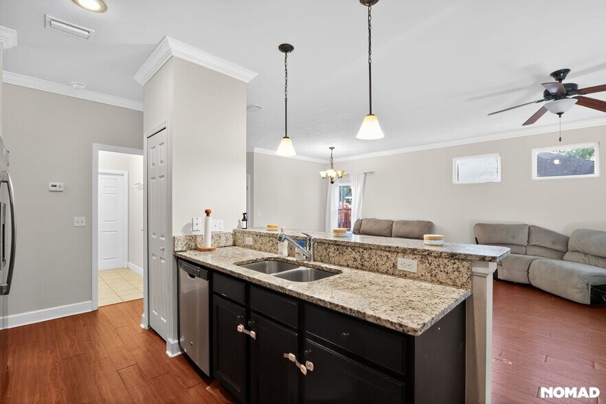 Building Photo - 1731 SW 66th Dr