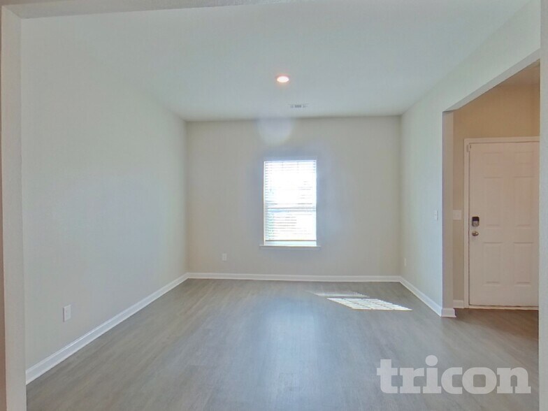 Building Photo - 1392 Deutz Dr