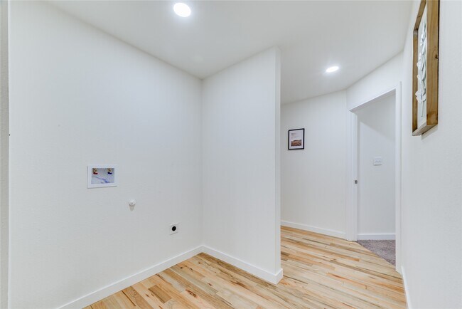 Building Photo - 6603 Victoria St