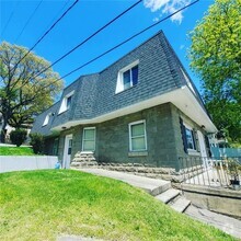 Building Photo - 143 Easton Ave
