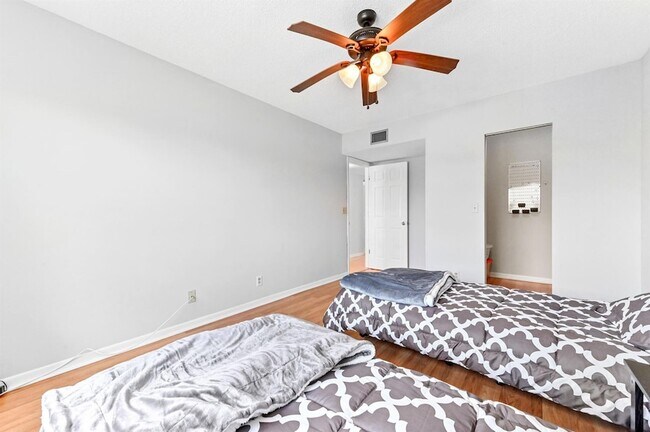 Building Photo - 6768 10th Ave N