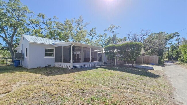 Building Photo - 515 34th Ave NE