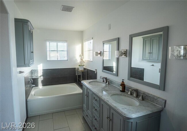 Building Photo - 805 Old Mine Creek Ln