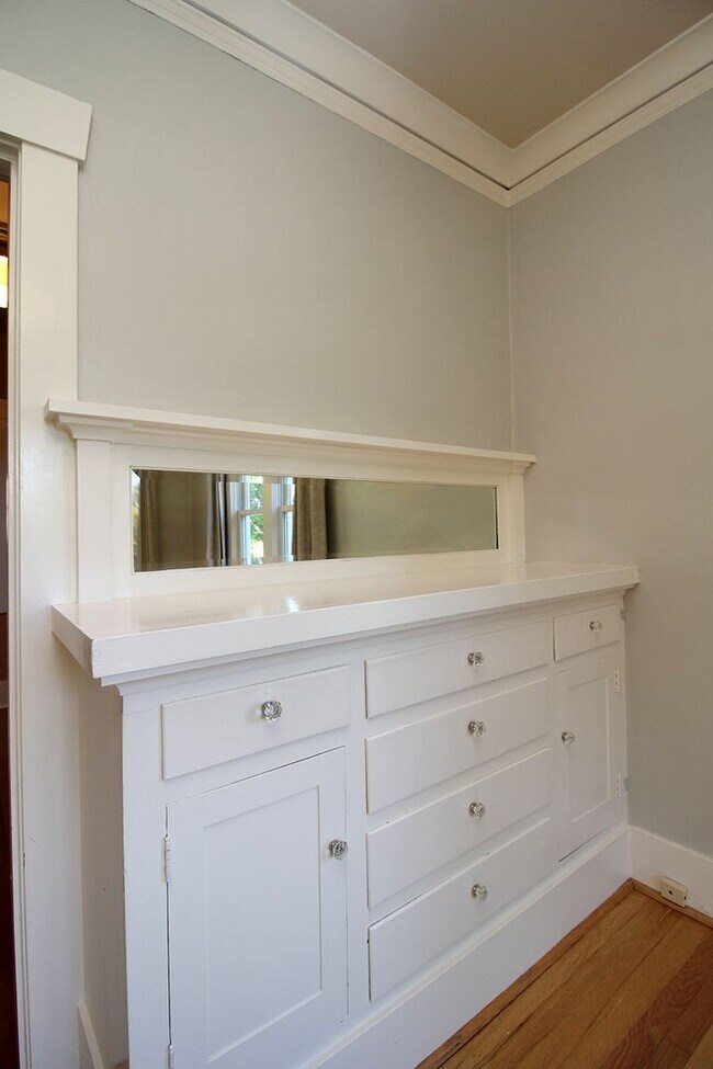 Building Photo - 6435 NE Cleveland Ave