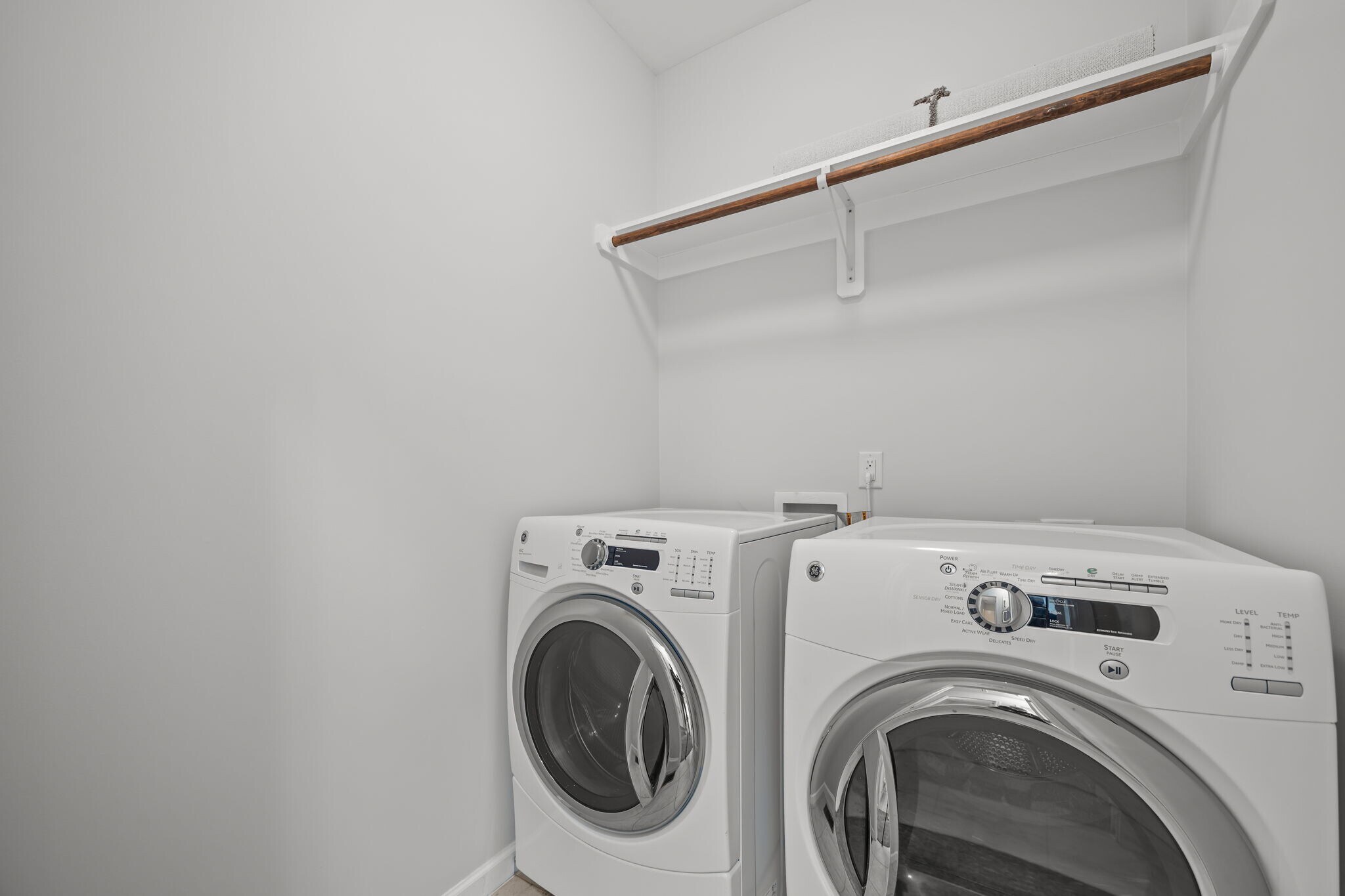 LAUNDRY ROOM WITH WASHER & DRYER - 1319 Rodessa Run