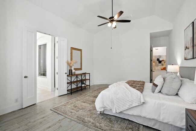 Building Photo - 220 Corazon