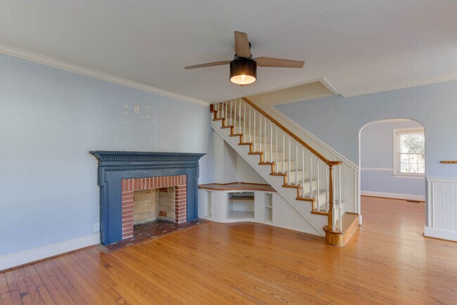 Building Photo - 407 Russell St