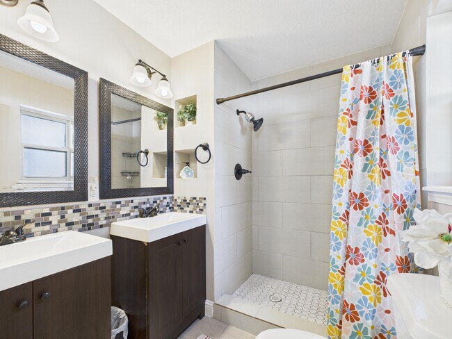 Building Photo - 38 Cape Dr NW