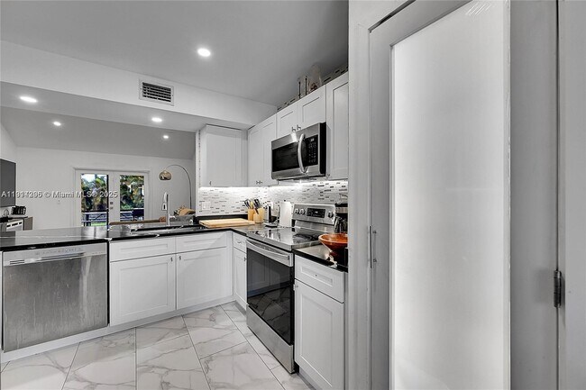 Building Photo - 18578 Woodstream Dr