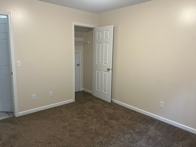 Building Photo - 1537 Stonefield Dr