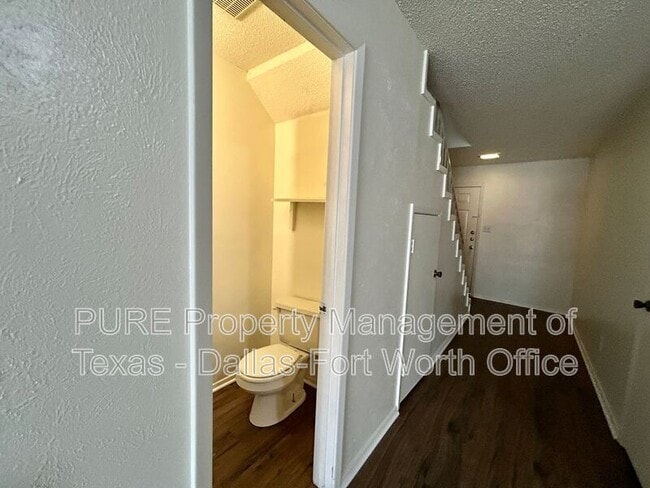 Building Photo - 1126 Highbush Dr