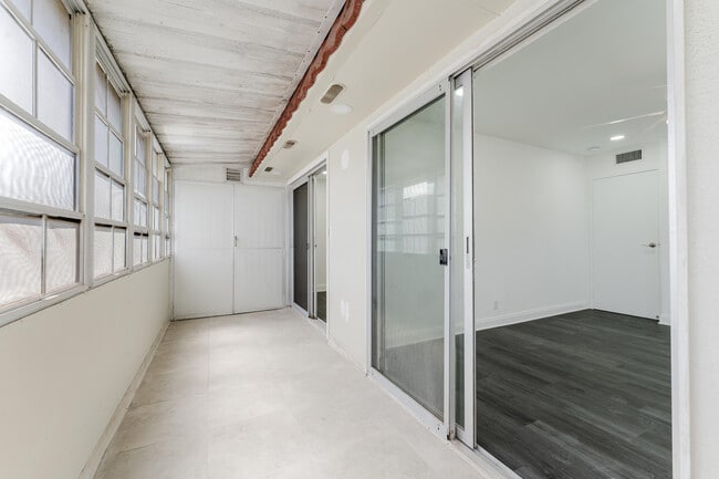 Building Photo - 233 Brittany F