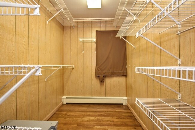 Building Photo - 411 10th St