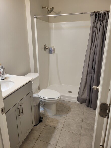 Building Photo - 121 Garnet Dr