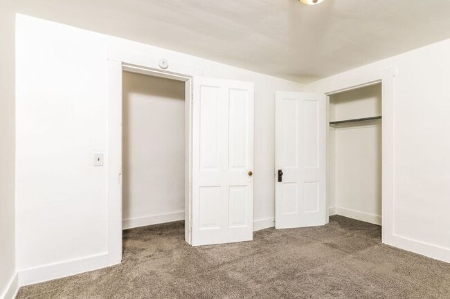 Building Photo - 215-217 Warren Dr.