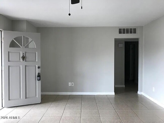 Building Photo - 8238 W Monroe St