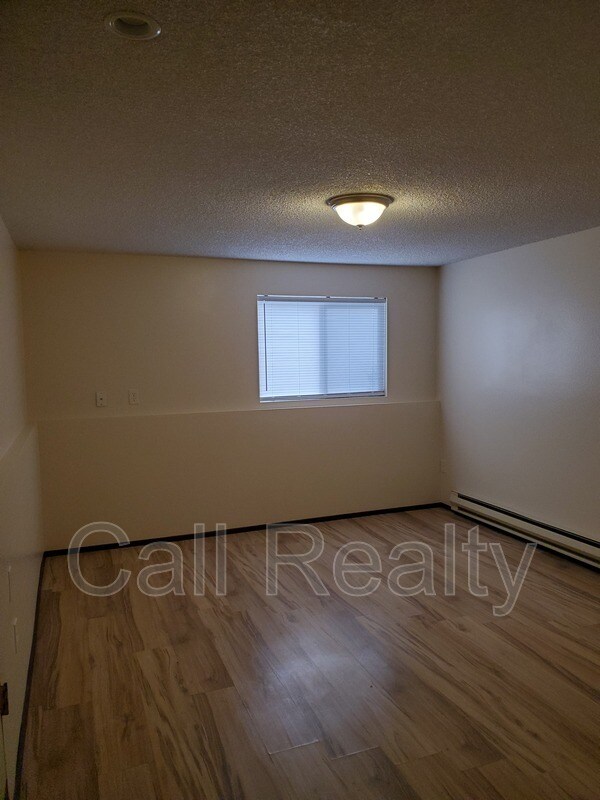 Building Photo - 14727 E 4th Ave