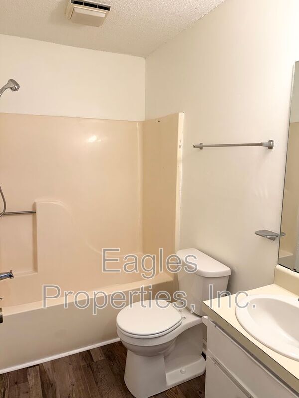 Building Photo - 1401 Dakota Ave