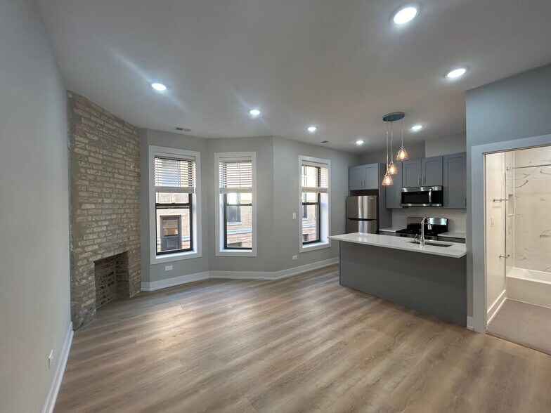 Building Photo - 423 W Belden Ave