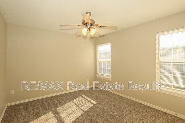 Building Photo - 1202 SW Cabriolet St