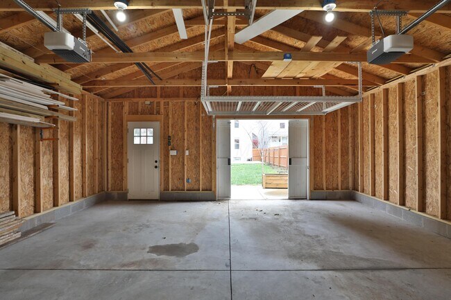 Building Photo - 693 Wilson Ave