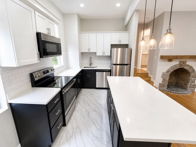 Building Photo - 3839 Beechwood Blvd