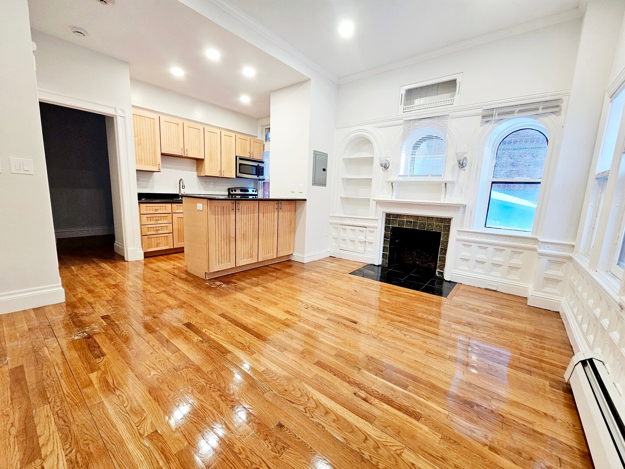 Building Photo - 197 Commonwealth Ave