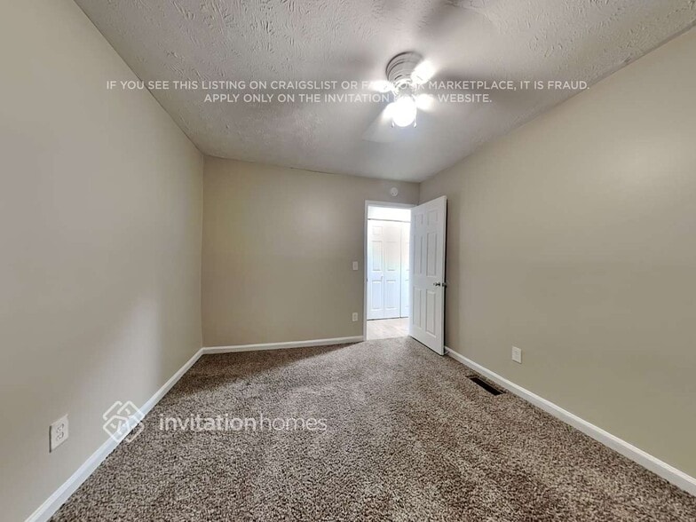 Building Photo - 715 Country Manor Way