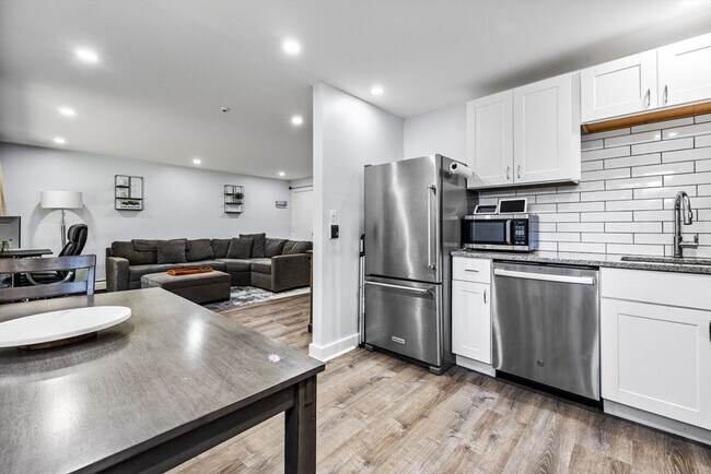 Building Photo - 90 Edgelawn Ave