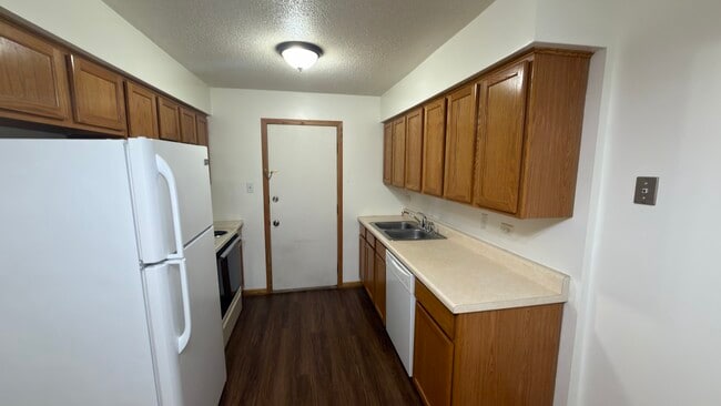 Building Photo - 7305 W 157th St