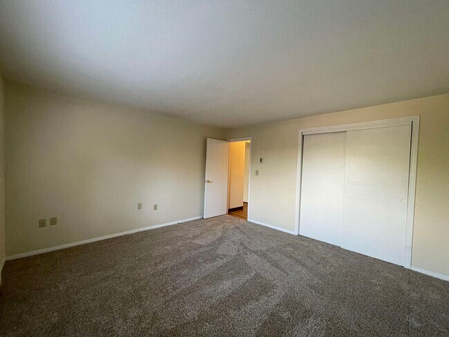 Building Photo - 99 Powers St