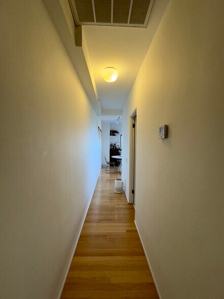 Building Photo - 8968 Crescent Dr