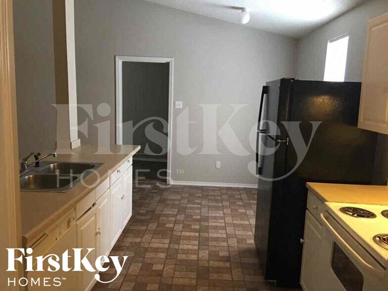 Building Photo - 5749 Jardin Pl