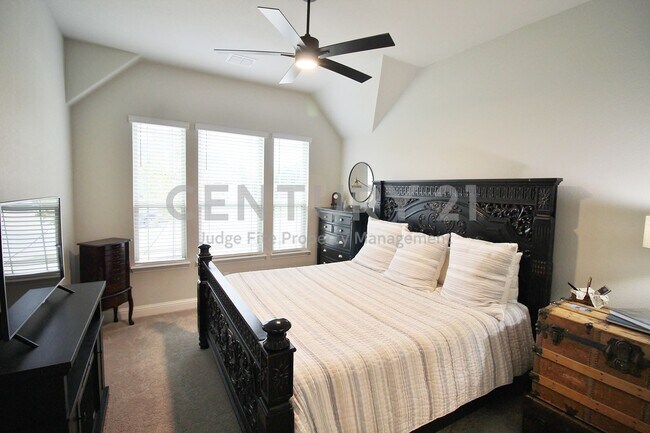 Building Photo - Stunning 3/3/2 Home with Modern Features in Waxahachie for Rent!