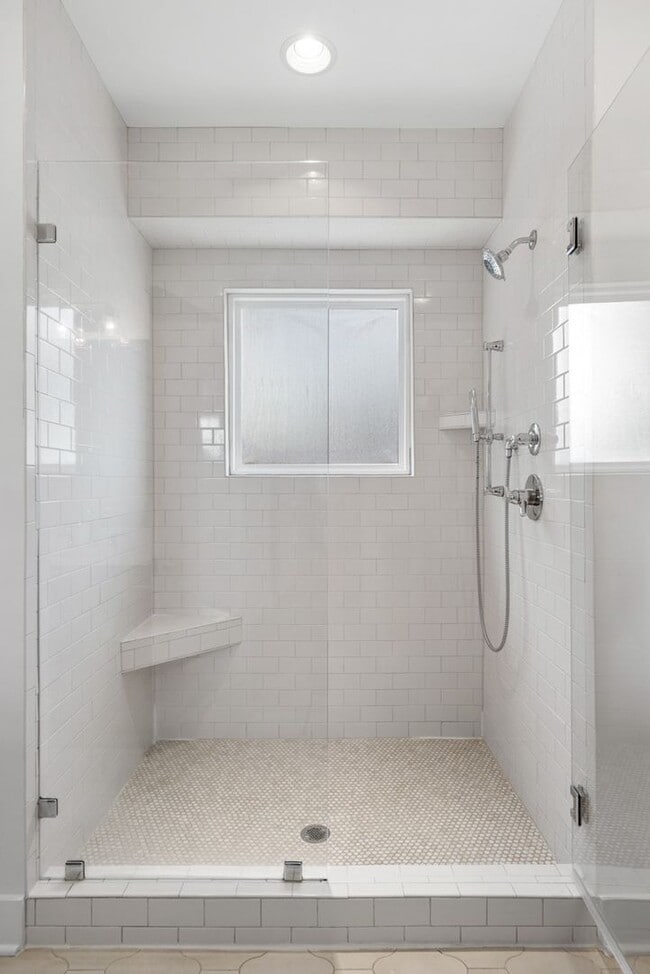 Building Photo - East Nashville Charmer