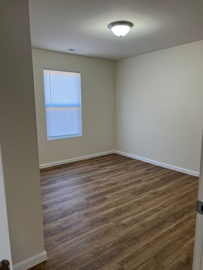 Building Photo - New price. Brand new 3 beds 2 baths house