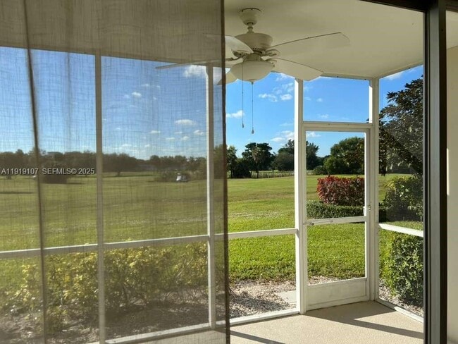 Building Photo - 2950 N Palm Aire Dr