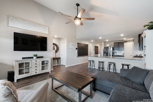 Building Photo - 5927 Hindes Stone